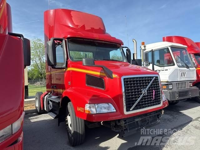 Volvo VNM42T 中古トラクターヘッド | トレーラーヘッド