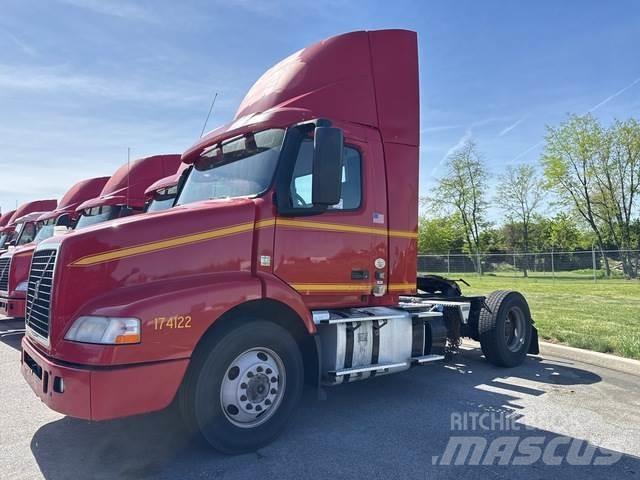 Volvo VNM42T 中古トラクターヘッド | トレーラーヘッド