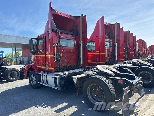 Volvo VNM42T 中古トラクターヘッド | トレーラーヘッド