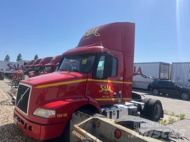 Volvo VNM42T 中古トラクターヘッド | トレーラーヘッド
