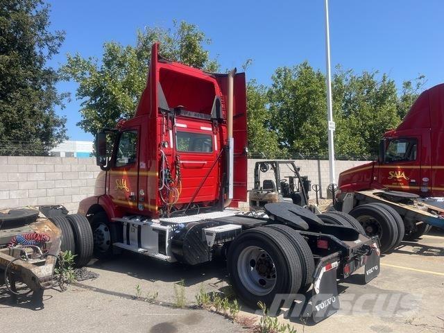Volvo VNM42T 中古トラクターヘッド | トレーラーヘッド