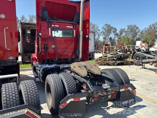 Volvo VNM42T 中古トラクターヘッド | トレーラーヘッド