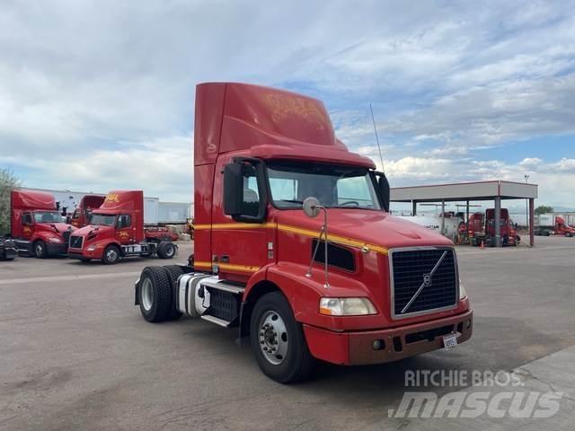 Volvo VNM42T 中古トラクターヘッド | トレーラーヘッド