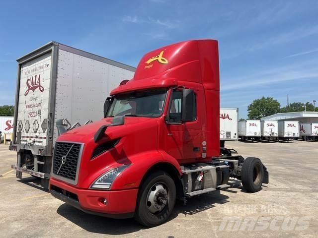 Volvo VNM42T 中古トラクターヘッド | トレーラーヘッド