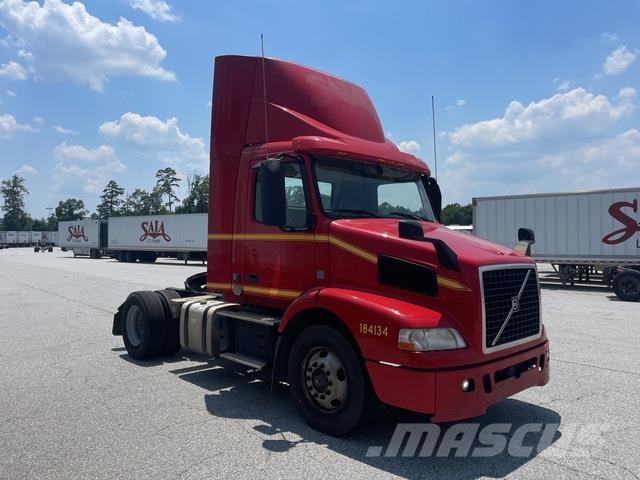 Volvo VNM42T 中古トラクターヘッド | トレーラーヘッド