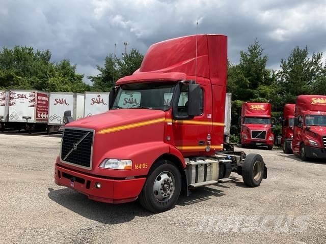 Volvo VNM42T 中古トラクターヘッド | トレーラーヘッド