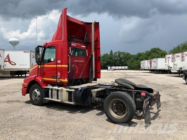 Volvo VNM42T 中古トラクターヘッド | トレーラーヘッド