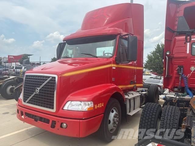Volvo VNM42T 中古トラクターヘッド | トレーラーヘッド