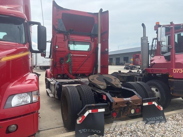 Volvo VNM42T 中古トラクターヘッド | トレーラーヘッド