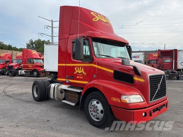 Volvo VNM42T 中古トラクターヘッド | トレーラーヘッド