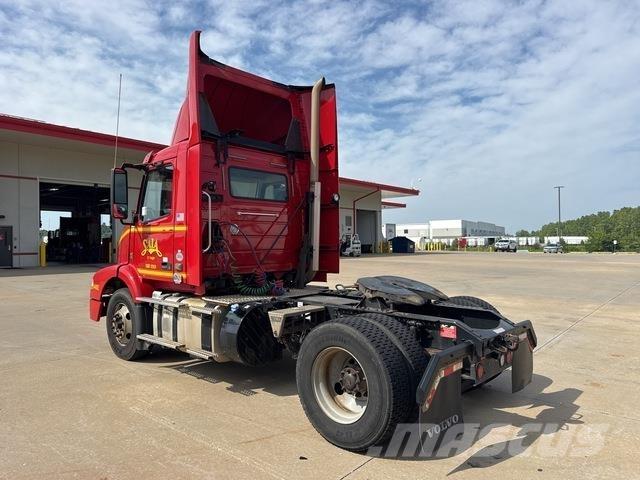 Volvo VNM42T 中古トラクターヘッド | トレーラーヘッド