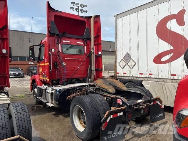 Volvo VNM42T 中古トラクターヘッド | トレーラーヘッド