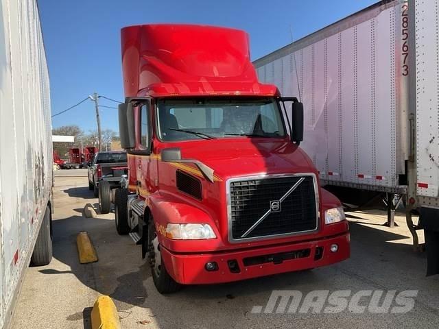Volvo VNM42T 中古トラクターヘッド | トレーラーヘッド