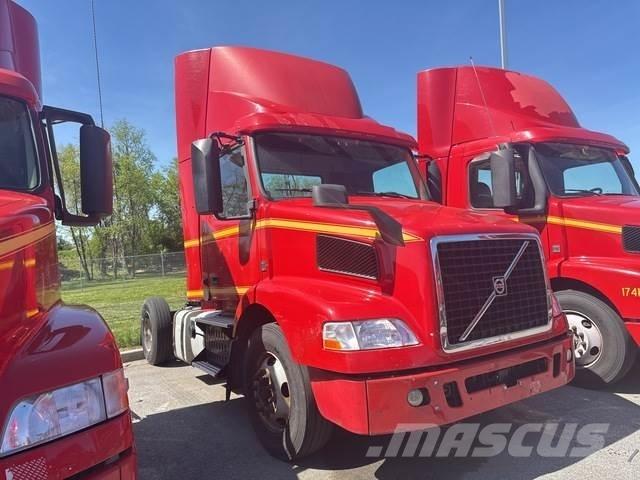 Volvo VNM42T 中古トラクターヘッド | トレーラーヘッド