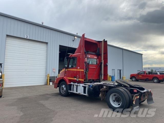 Volvo VNM42T 中古トラクターヘッド | トレーラーヘッド
