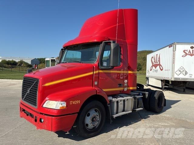Volvo VNM42T 中古トラクターヘッド | トレーラーヘッド