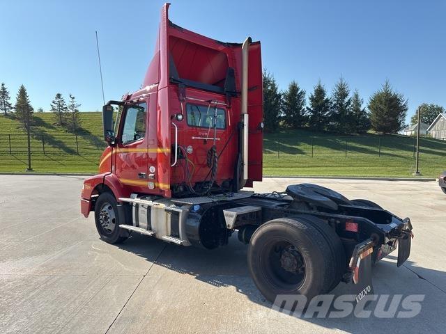Volvo VNM42T 中古トラクターヘッド | トレーラーヘッド