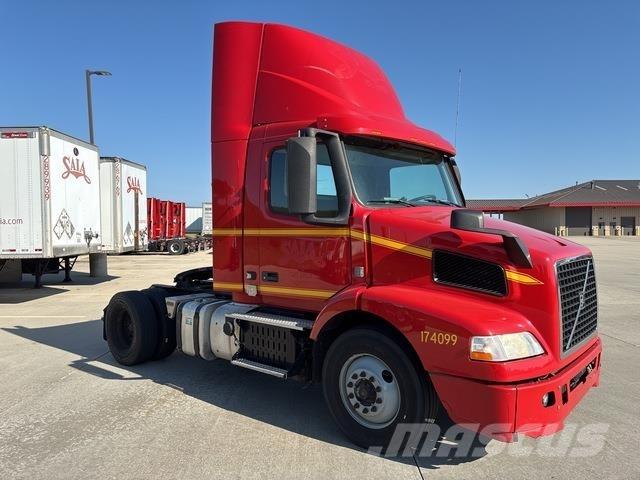 Volvo VNM42T 中古トラクターヘッド | トレーラーヘッド