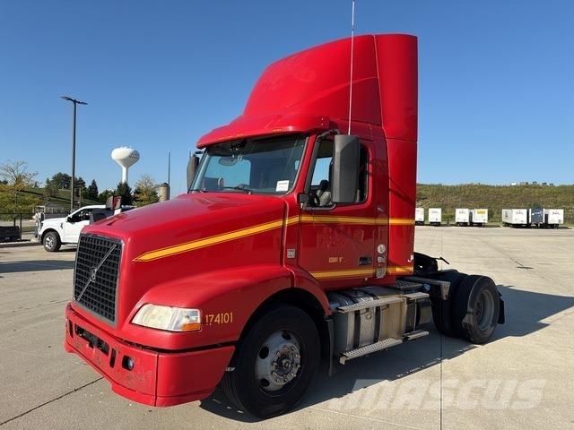 Volvo VNM42T 中古トラクターヘッド | トレーラーヘッド