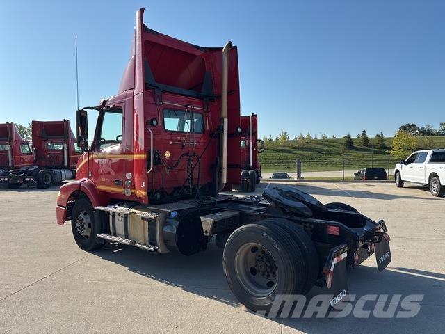 Volvo VNM42T 中古トラクターヘッド | トレーラーヘッド
