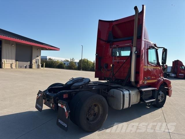 Volvo VNM42T 中古トラクターヘッド | トレーラーヘッド