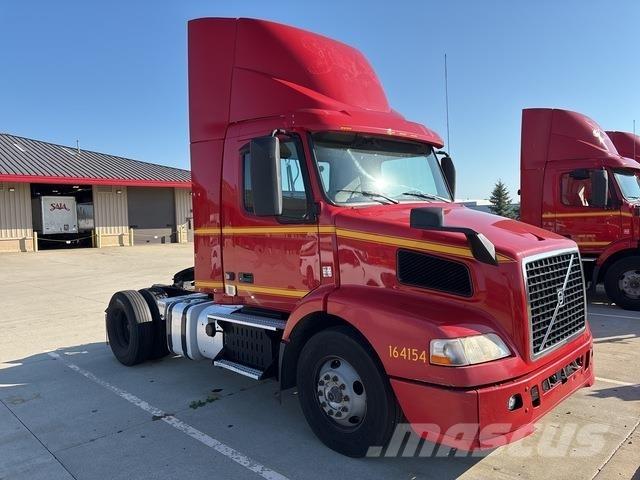 Volvo VNM42T 中古トラクターヘッド | トレーラーヘッド