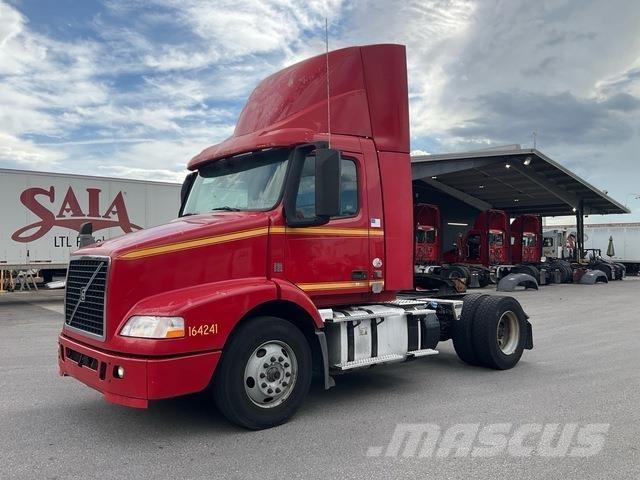 Volvo VNM42T 中古トラクターヘッド | トレーラーヘッド
