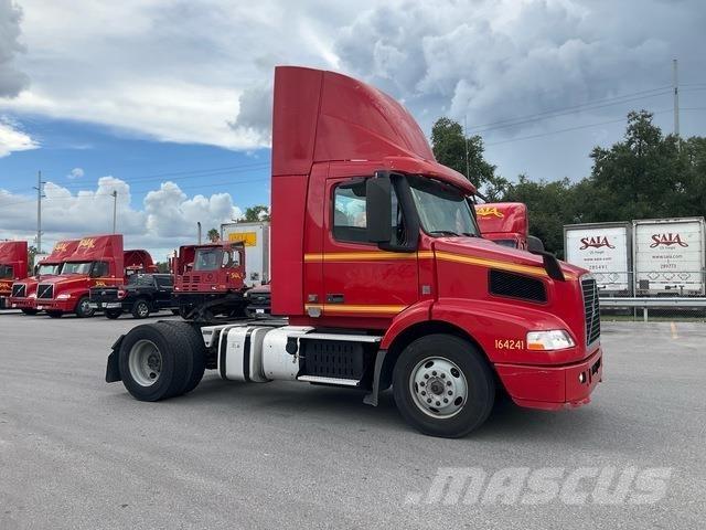 Volvo VNM42T 中古トラクターヘッド | トレーラーヘッド