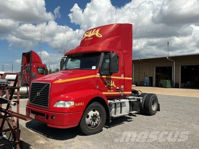 Volvo VNM42T 中古トラクターヘッド | トレーラーヘッド