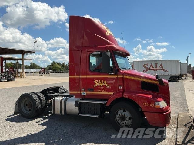Volvo VNM42T 中古トラクターヘッド | トレーラーヘッド