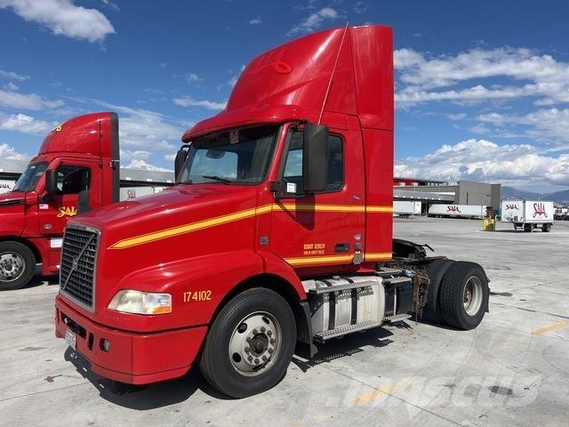 Volvo VNM42T 中古トラクターヘッド | トレーラーヘッド