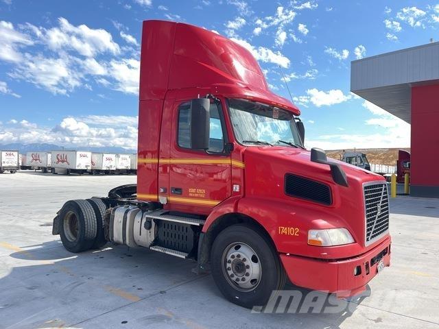 Volvo VNM42T 中古トラクターヘッド | トレーラーヘッド
