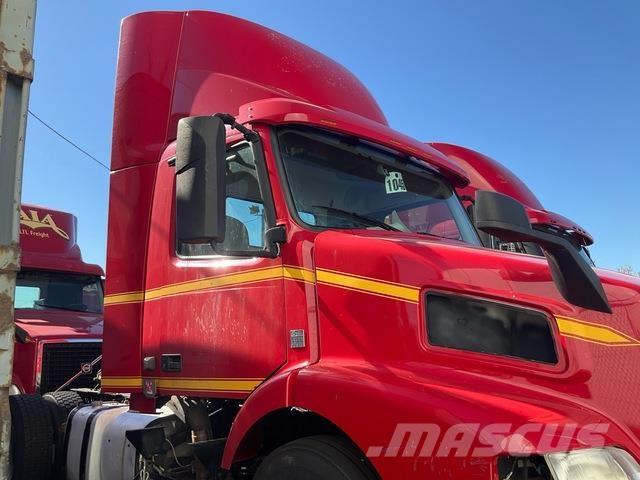 Volvo VNM42T 中古トラクターヘッド | トレーラーヘッド