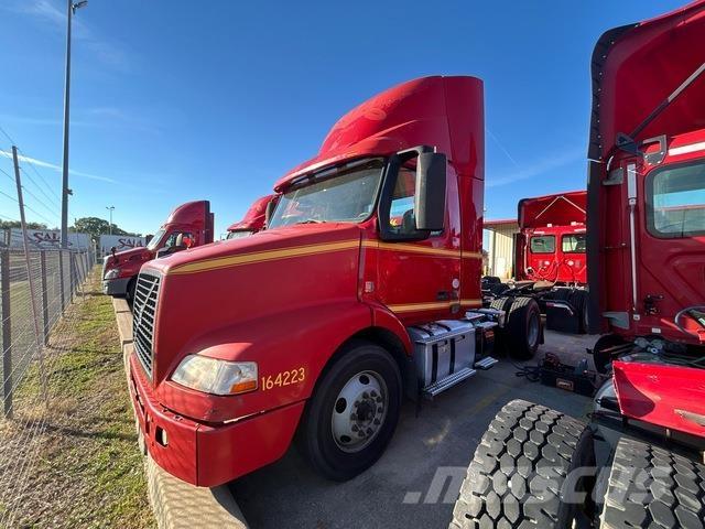 Volvo VNM42T 中古トラクターヘッド | トレーラーヘッド