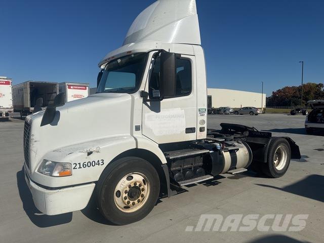 Volvo VNM42T 中古トラクターヘッド | トレーラーヘッド