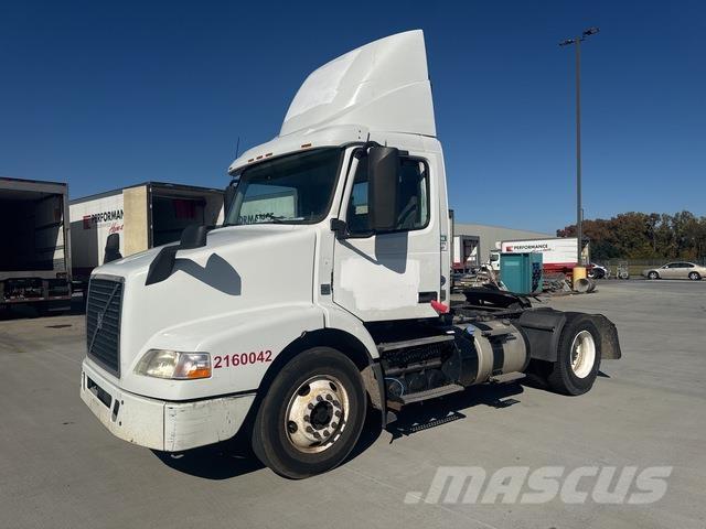 Volvo VNM42T 中古トラクターヘッド | トレーラーヘッド