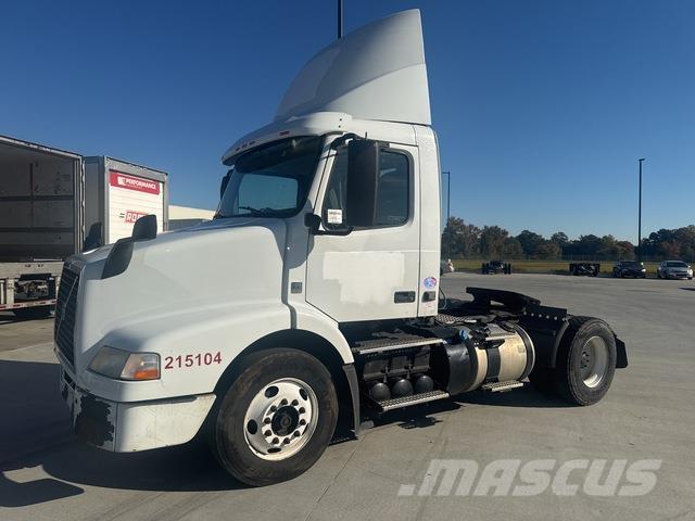 Volvo VNM42T 中古トラクターヘッド | トレーラーヘッド