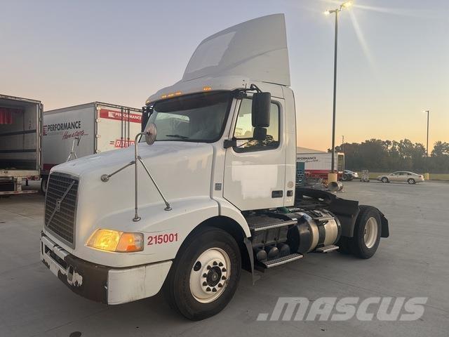 Volvo VNM42T 中古トラクターヘッド | トレーラーヘッド