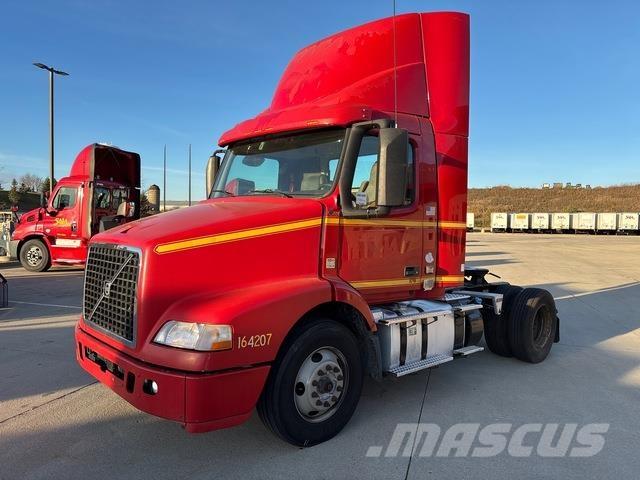 Volvo VNM42T 中古トラクターヘッド | トレーラーヘッド