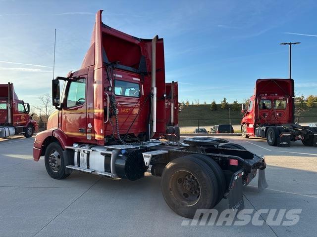 Volvo VNM42T 中古トラクターヘッド | トレーラーヘッド