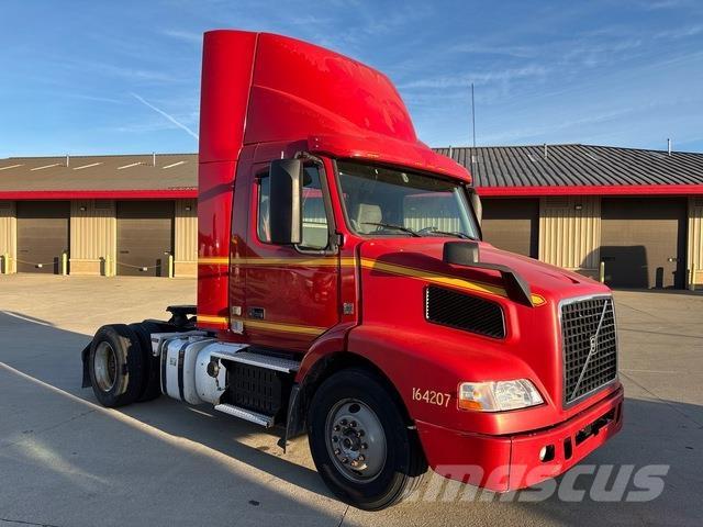Volvo VNM42T 中古トラクターヘッド | トレーラーヘッド