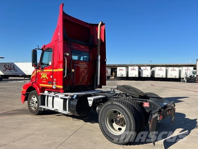 Volvo VNM42T 中古トラクターヘッド | トレーラーヘッド