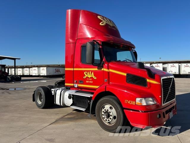 Volvo VNM42T 中古トラクターヘッド | トレーラーヘッド