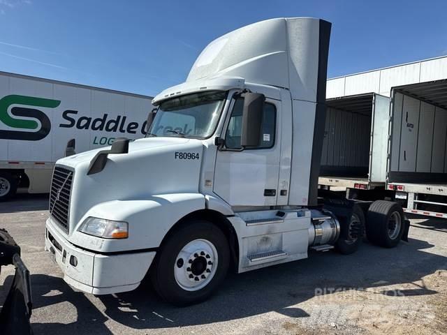 Volvo VNM64T 中古トラクターヘッド | トレーラーヘッド
