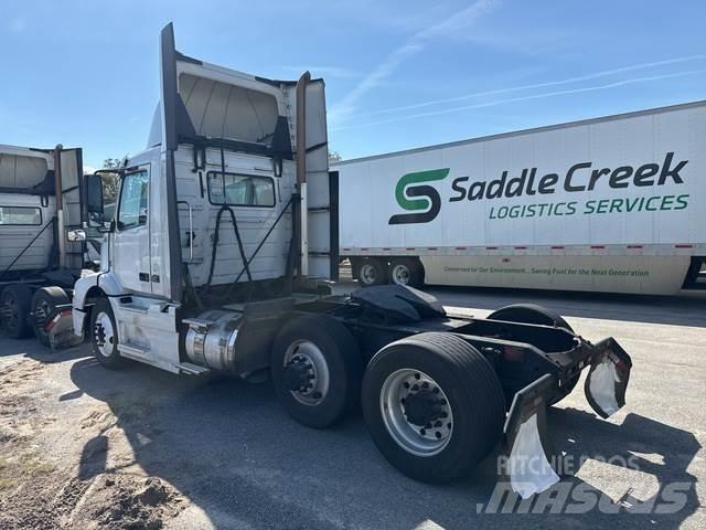 Volvo VNM64T 中古トラクターヘッド | トレーラーヘッド