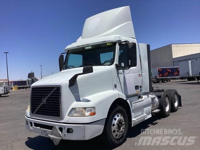 Volvo VNM64T 中古トラクターヘッド | トレーラーヘッド