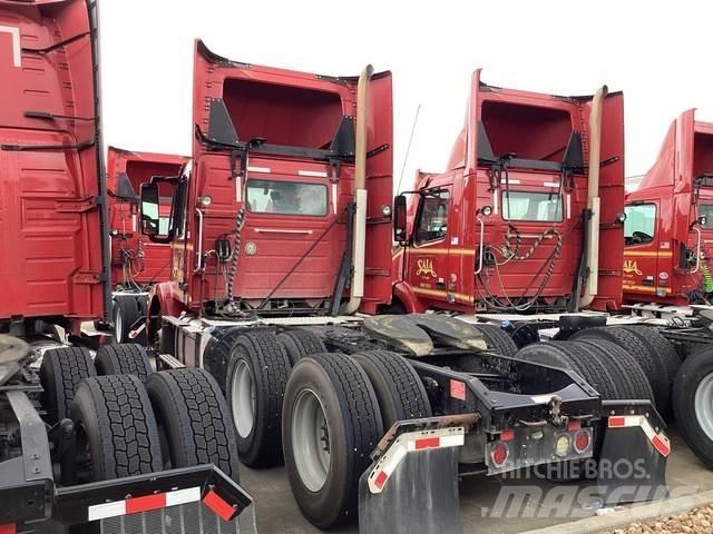 Volvo VNM64T 中古トラクターヘッド | トレーラーヘッド