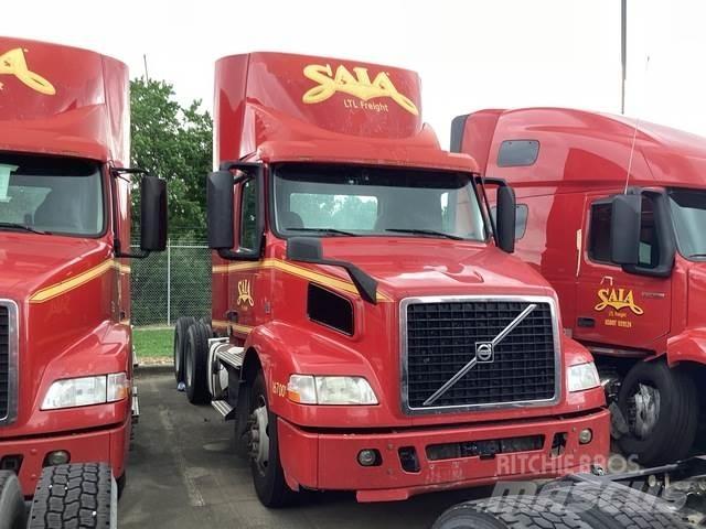 Volvo VNM64T 中古トラクターヘッド | トレーラーヘッド