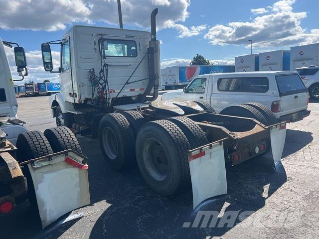 Volvo VNM64T 中古トラクターヘッド | トレーラーヘッド