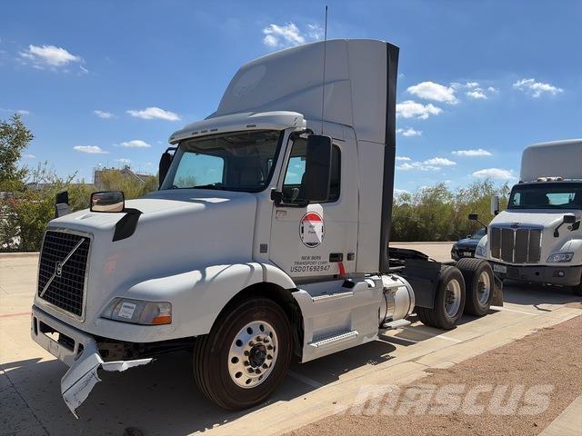 Volvo VNM64T 中古トラクターヘッド | トレーラーヘッド